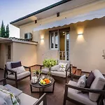 In With Terrace Views شقة لوكا