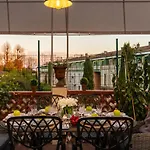 شقة In With Terrace Views لوكا