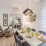In With Terrace Views شقة *