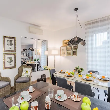 3 Bedrooms In * Lucca