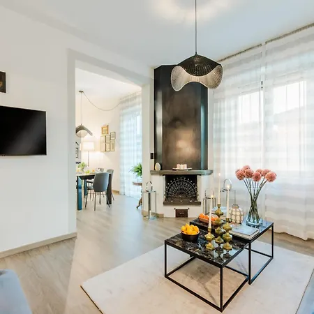 Apartament In With Terrace Views