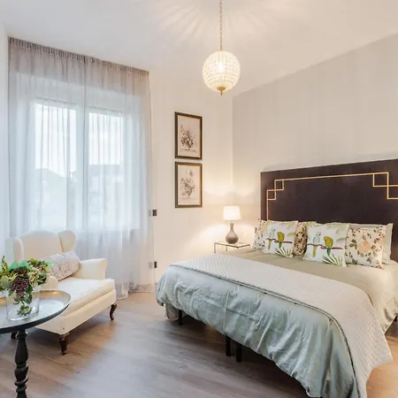 Apartament In With Terrace Views