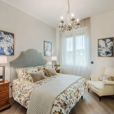 3 Bedrooms In Lucca